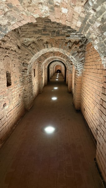 Были вдвоем с подругой, нам все ооочень понравилось. Кирилл очень интересно рассказывал, дополнительно отвечал на различные