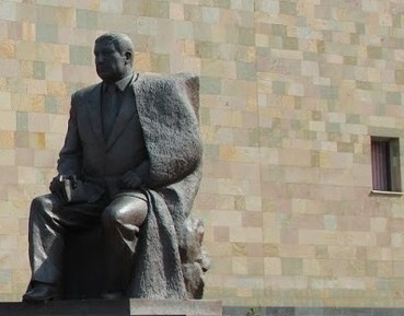 Фото достопримечательности: Памятник Расулу Гамзатову