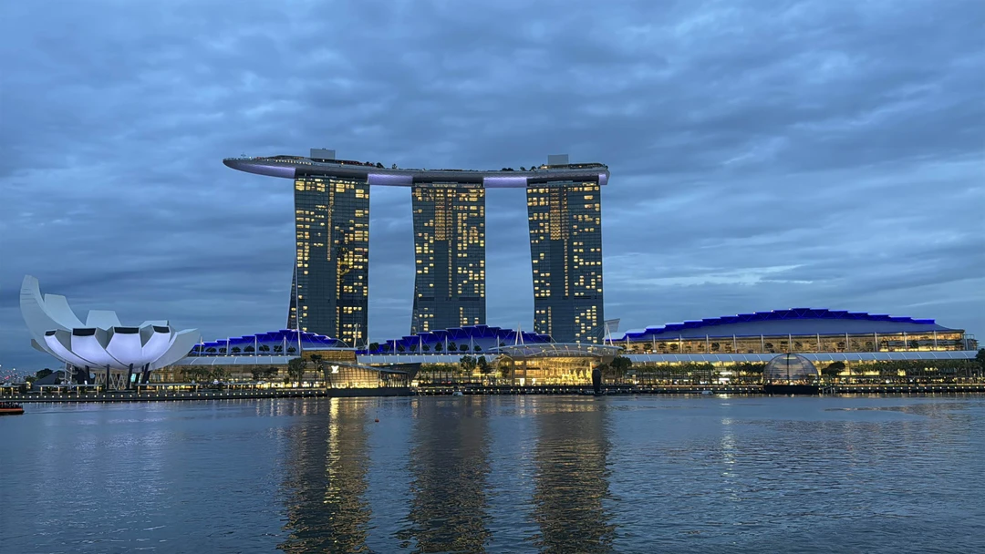 Отличный тур, если есть желание соприкоснуться и окунуться в азиатские страны на короткое время. Перед оформлением