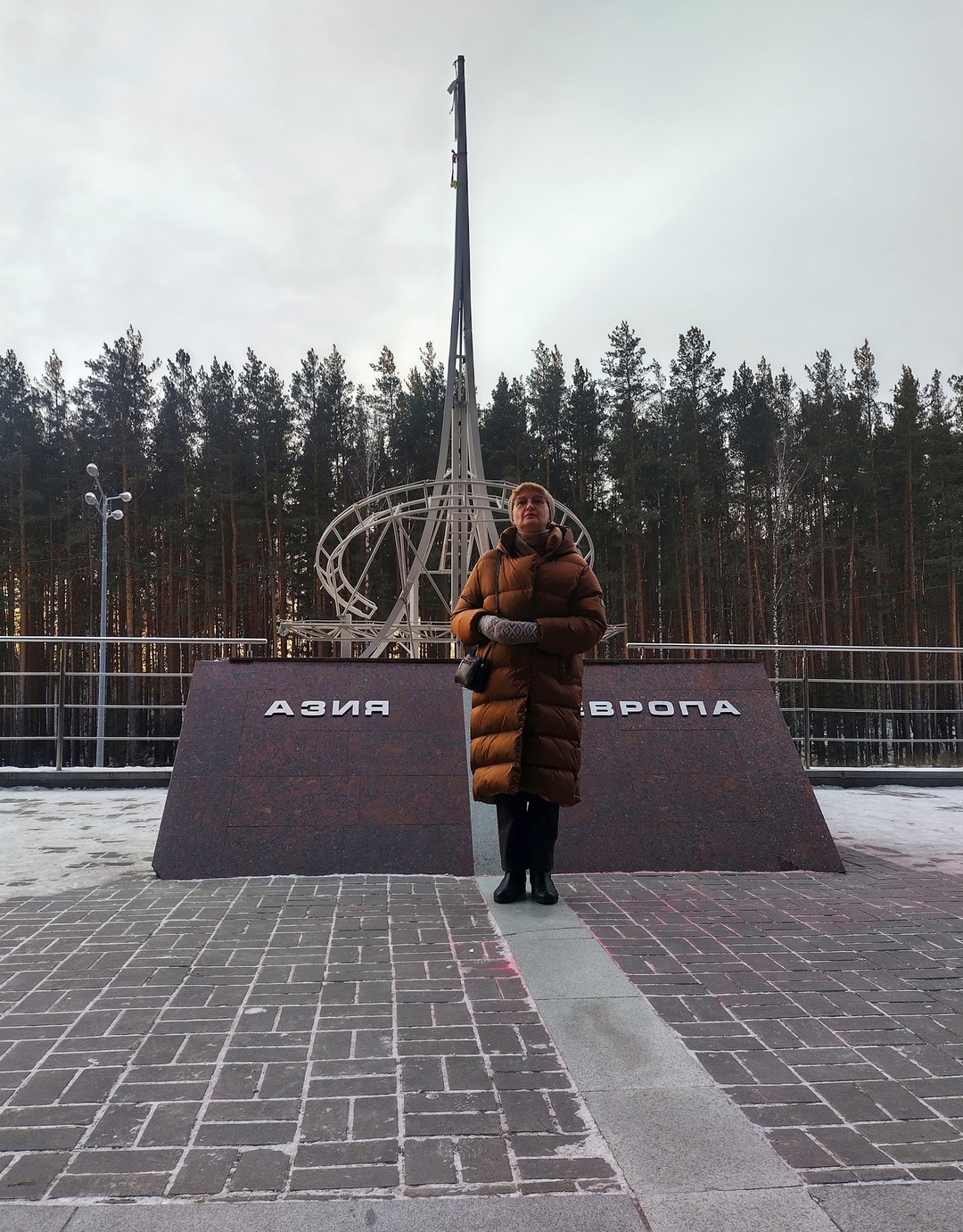 Елизавета прекрасный гид и водитель. Объехали всё четко и даже с небольшим бонус треком в Быньки.