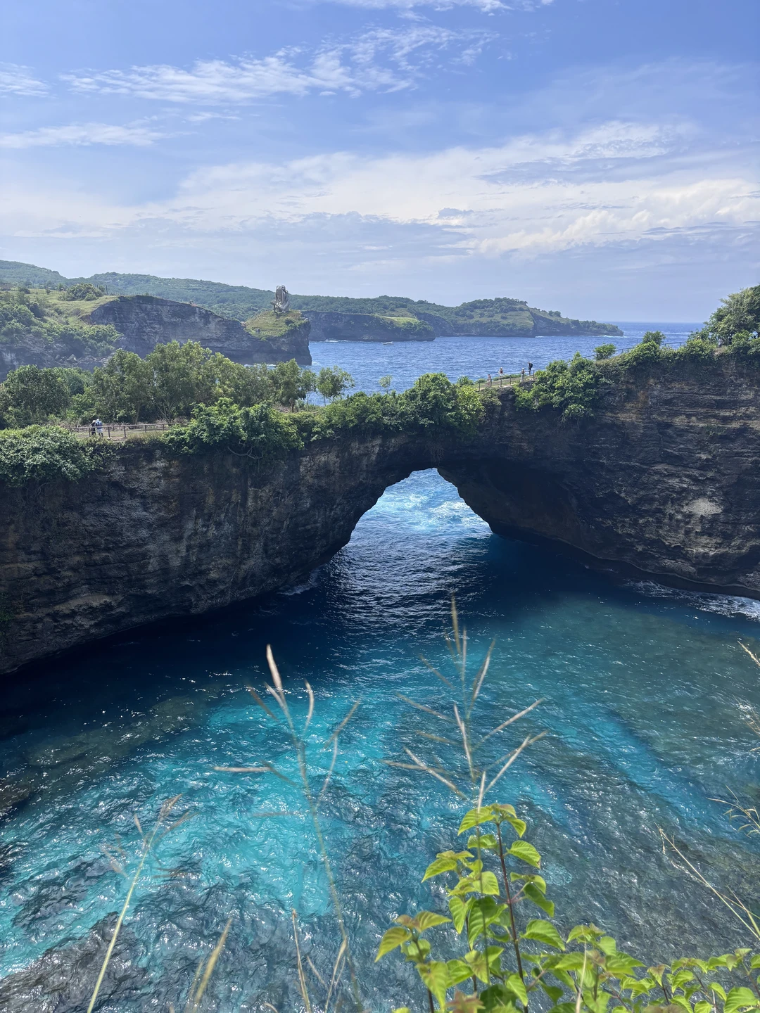 Всё очень понравилось, отличная организация, всё четко, водитель возил по острову, помогал пройти до локаций и