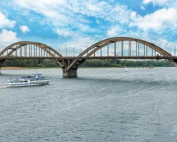 Экскурсия по Тутаеву, переправа на пароме через Волгу и знакомство с Рыбинском и местным морем