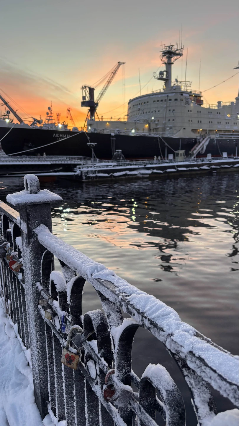 Артём, эрудированный и культурный гид, с заботой к родному городу и гостям, смешанная авто пешеходная экскурсия