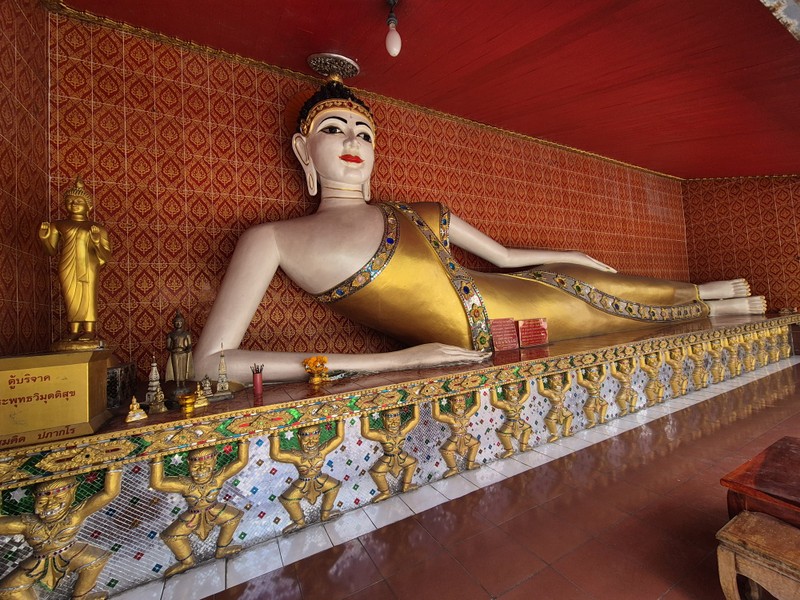 Спасибо огромное Яне за экскурсию! Побывали в красивом комплексе храмов, прокатались на лодочке, прогулялись по необычной