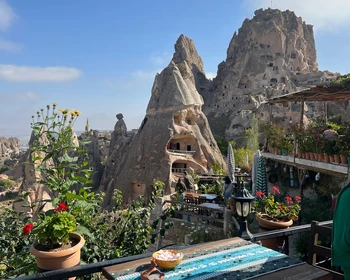 Переезд в Каппадокию, подземный город, долины Голубей и Воображения, Учхисар