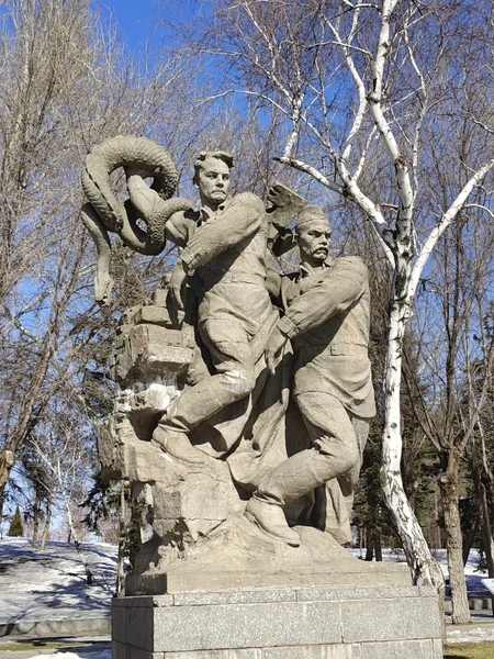 Даниил нам понравился. Пускай вас не смущает его молодость, опыта у него, по моим ощущениям, хватает