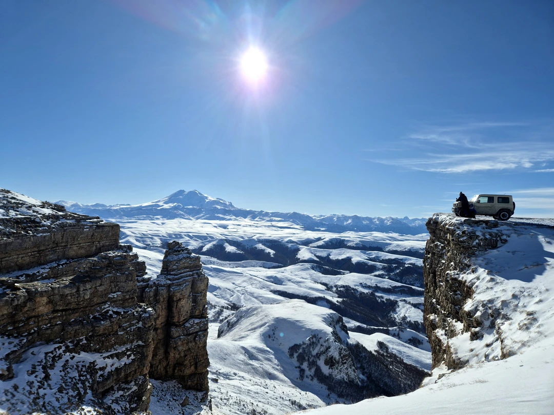 Ездили двумя семьями (четверо взрослых и дети 17,16,11,10 лет) на двух внедорожниках с Семеном и Григорием