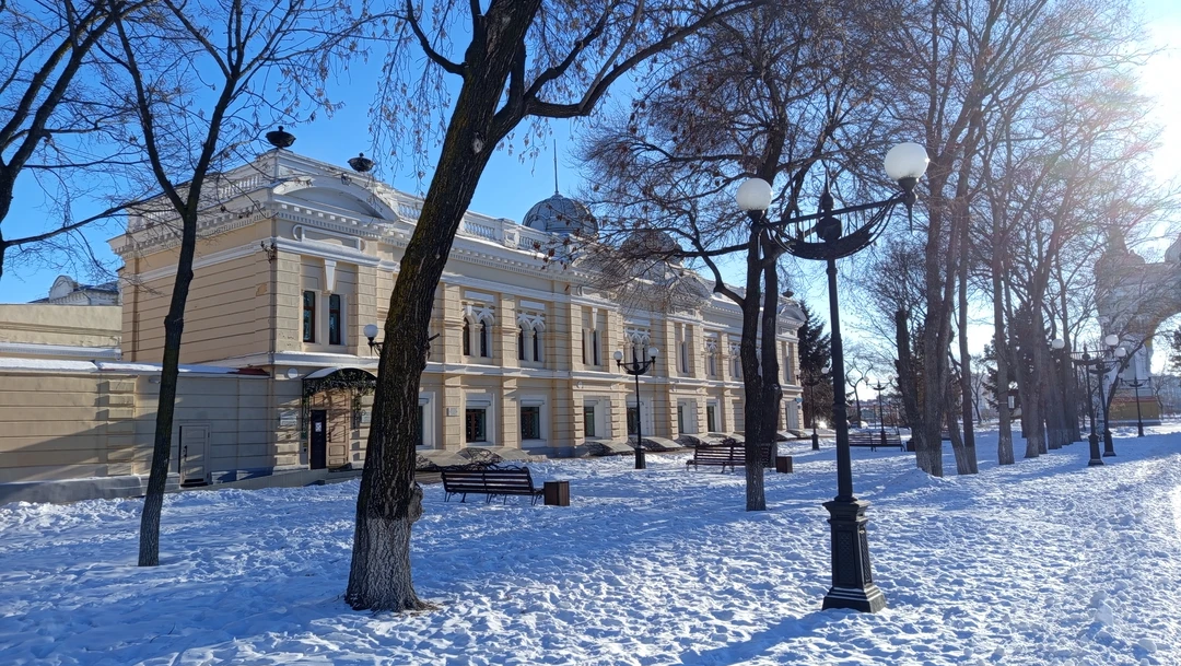 Отличная экскурсия для знакомства с городом, Данил - очень увлечённый рассказчик, старожил и краевед, который подкупит