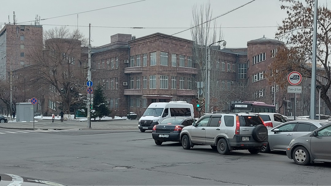 Советский модернизм в Ереване - с современным художником (Галина)