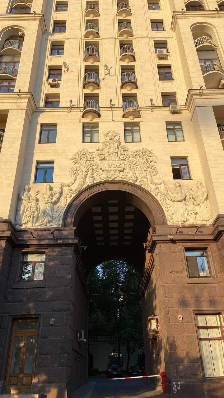 Высотка на Котельнической и чаепитие с видом на Кремль (Оля)