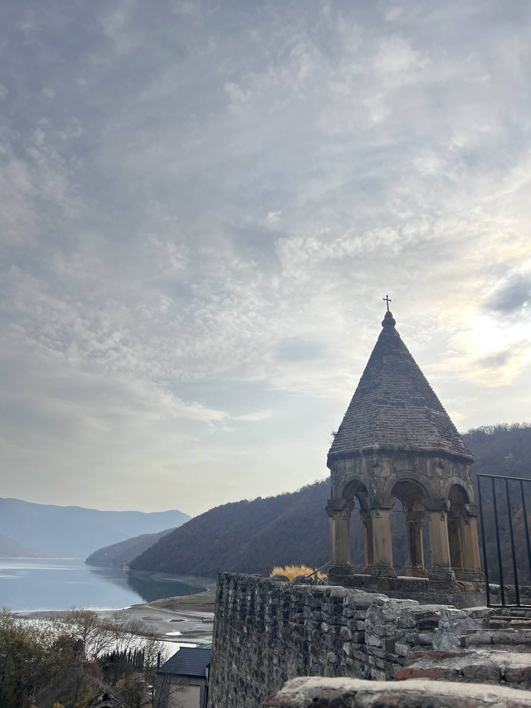 Спасибо большое за экскурсию. Маршрут прекрасный. С погодой нам очень повезло. Экскурсовод интересно рассказывал, а водитель