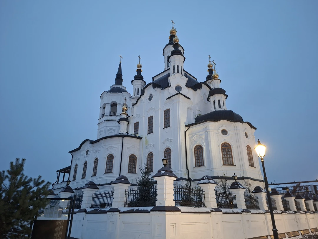 Наталья провела для нас чудесную прогулку по верхнему и нижнему Тобольску. Очень опытный гид с глубокими