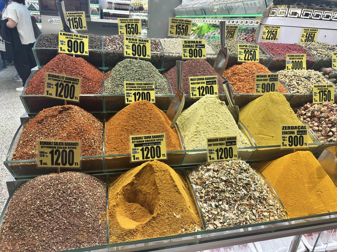 Очень познавательная и интересная экскурсия по историческому центру. Махмут хороший рассказчик, очень хорошо говорит по-русски. Очень