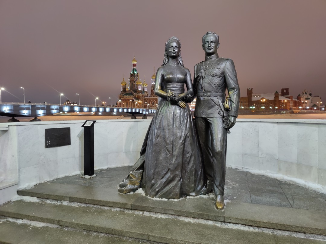 Евгений просто экскурсовод высочайшего класса! Очень любит свой город и свою работу. Увлекательно и интересно рассказывает