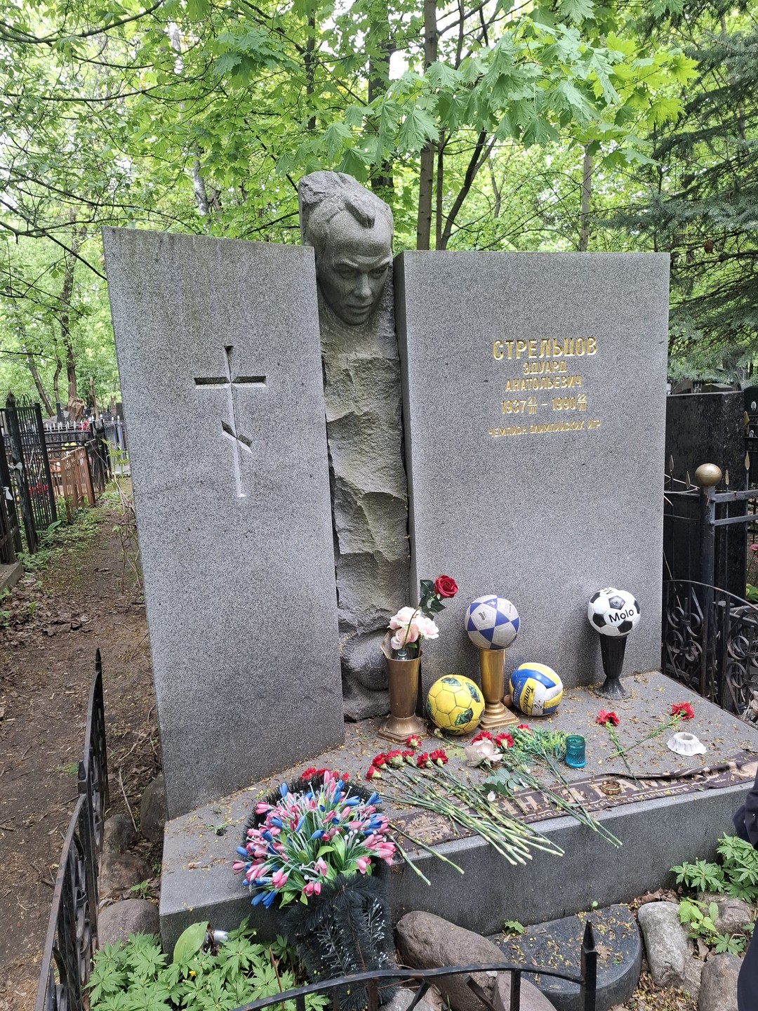 Фото отзыва 1: экскурсия "Кумиры, герои и святые старинного Ваганьковского кладбища в Москве"