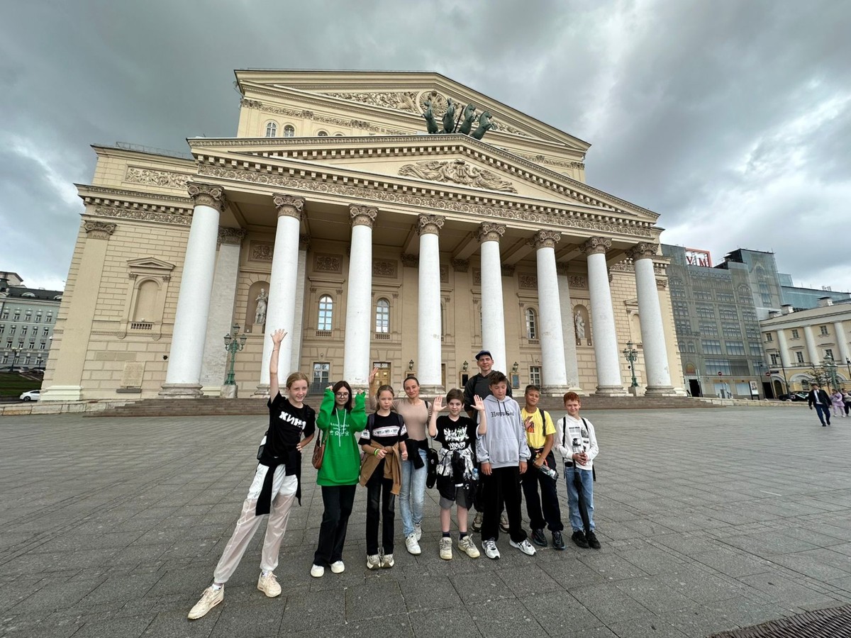 Главное изображение экскурсии - Театральная площадь для детей — фонтан впечатлений!