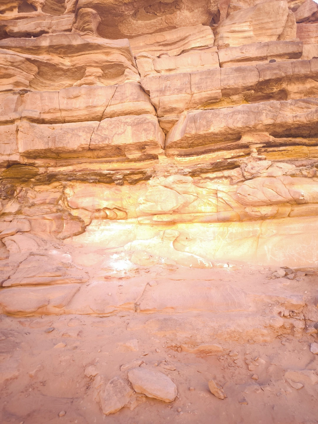 Экскурсия отличная, разнообразная, лёгкая, органичная. Каньон - удивительный, дорога до него живописная, место для снорклинга -