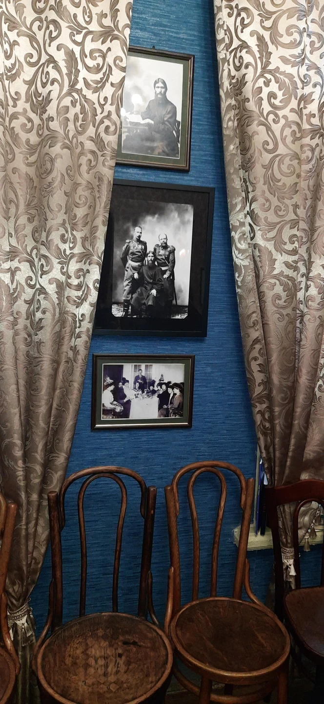 Огромное спасибо Михаилу за великолепную экскурсию! Гид - прекрасный рассказчик. Посещение квартиры Распутина - это сопрокосновение