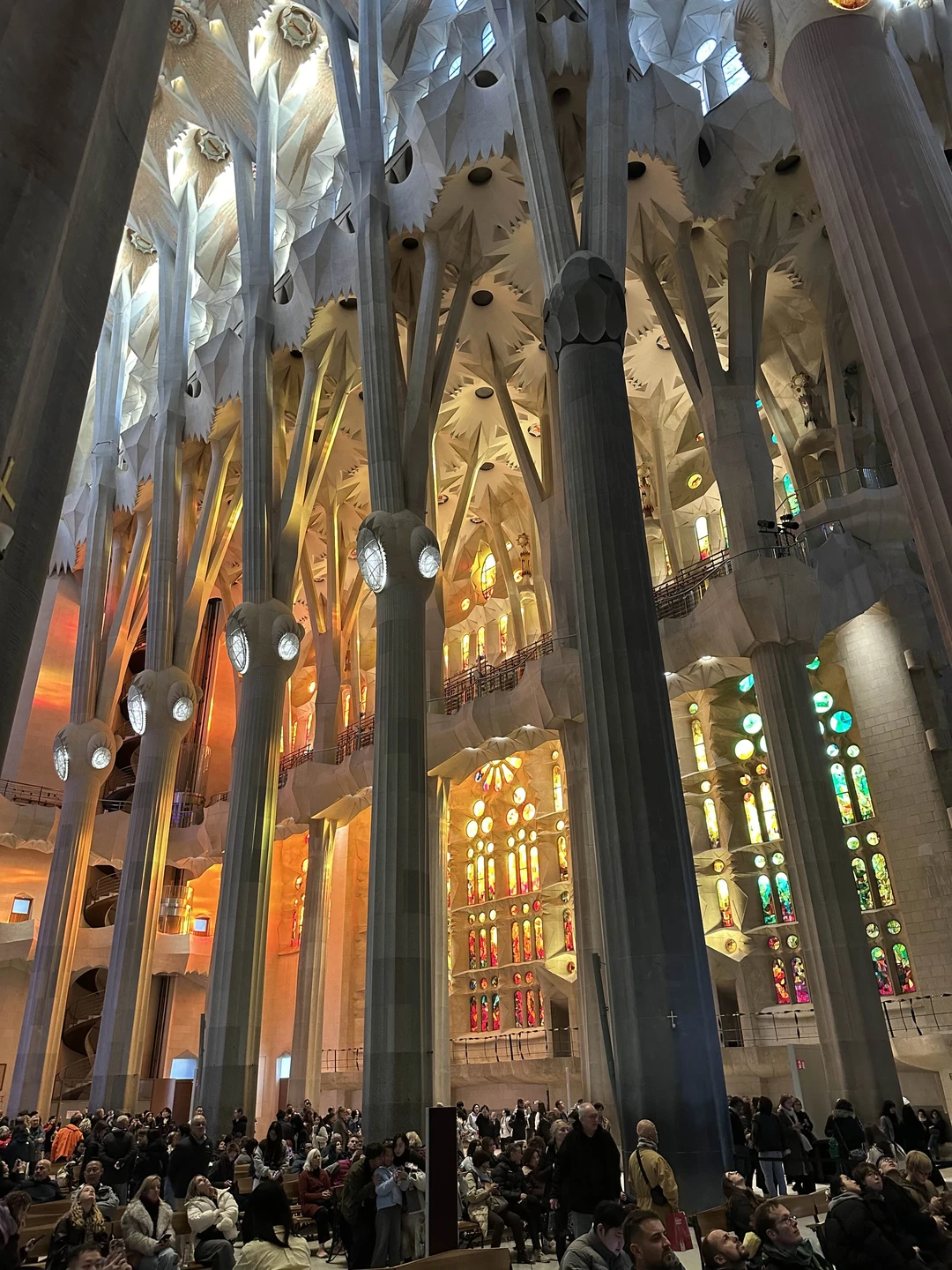 Интересная экскурсия. Рекомендую. Помогла купить билеты без карты рф. Также помогала нам с вопросами после экскурсии. Спасибо большое!