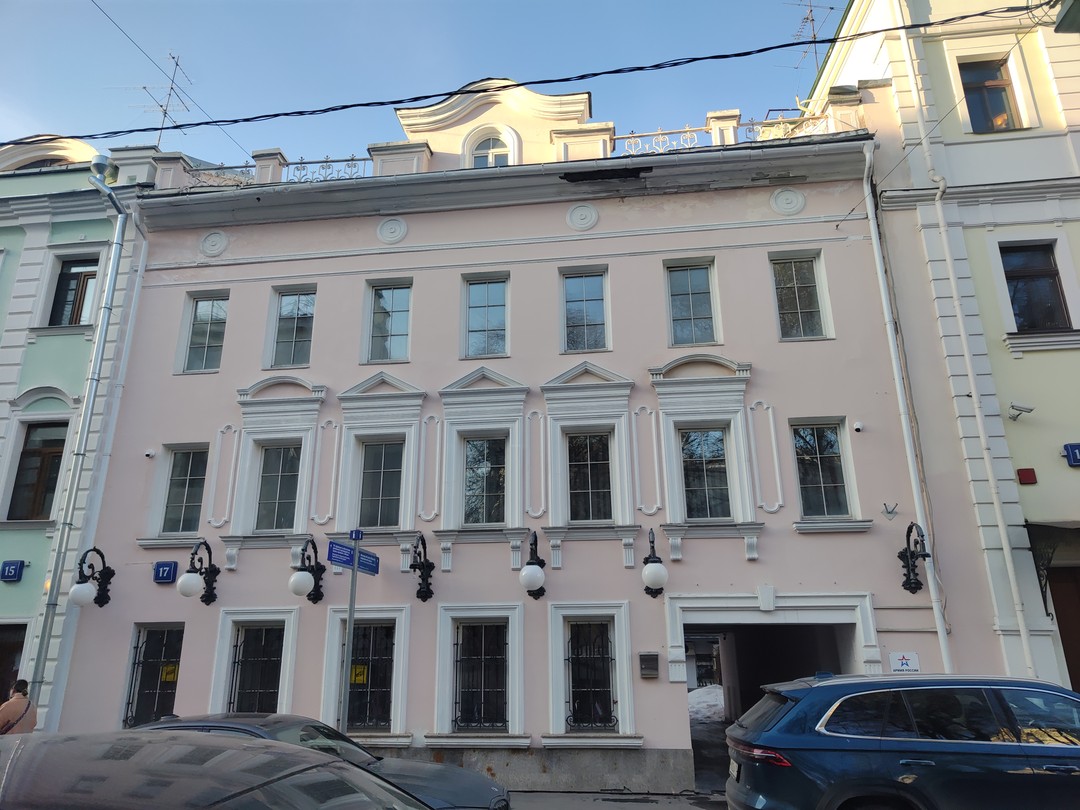 Экскурсия очень понравилась. Было интересно послушать интересные истории и с юмором, и непринужденно прогуляться по переулкам