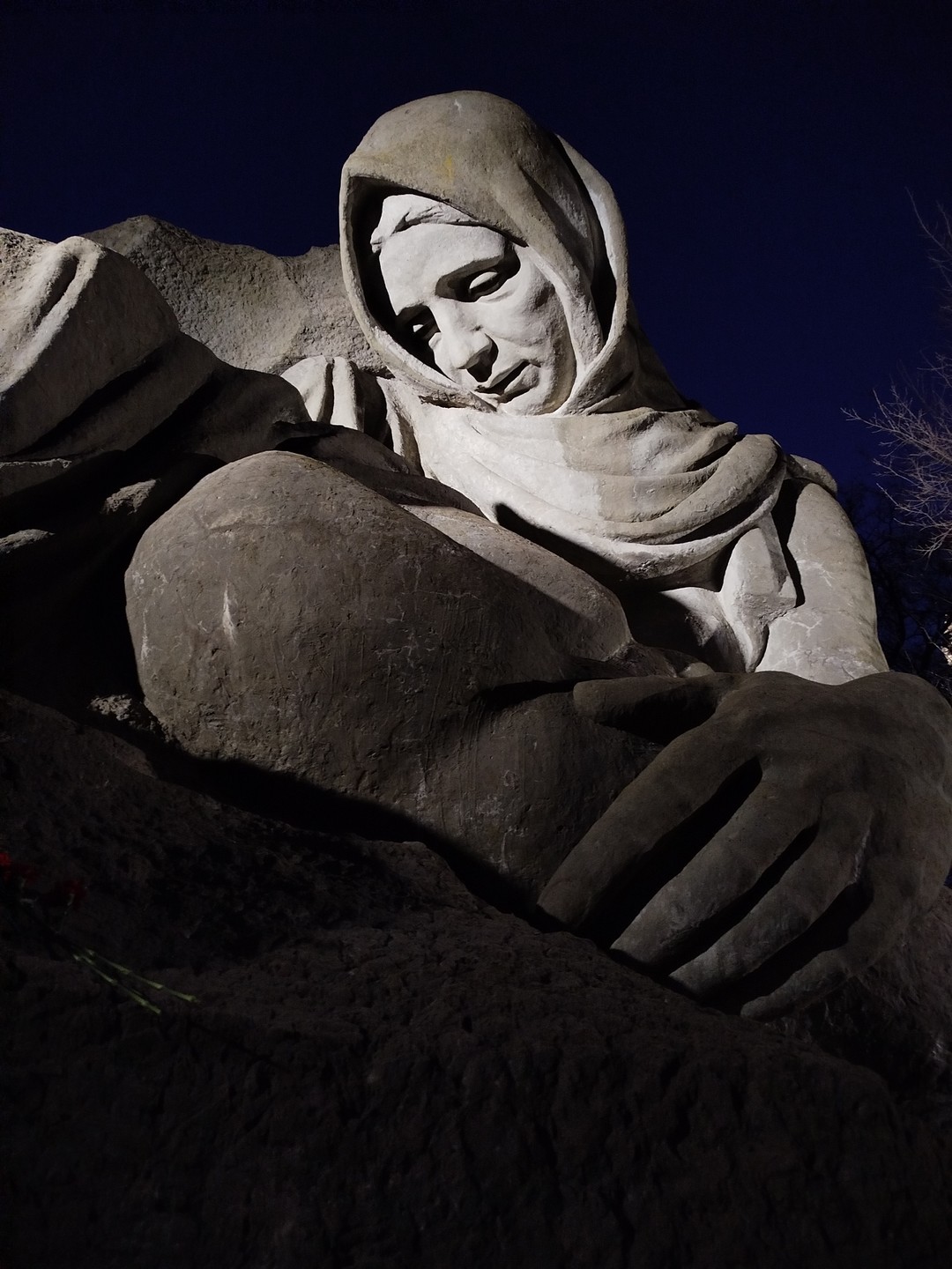 Хотим поблагодарить Александра за экскурсию! Очень понятная, лёгкая, интересная подача информации. Полное погружение!