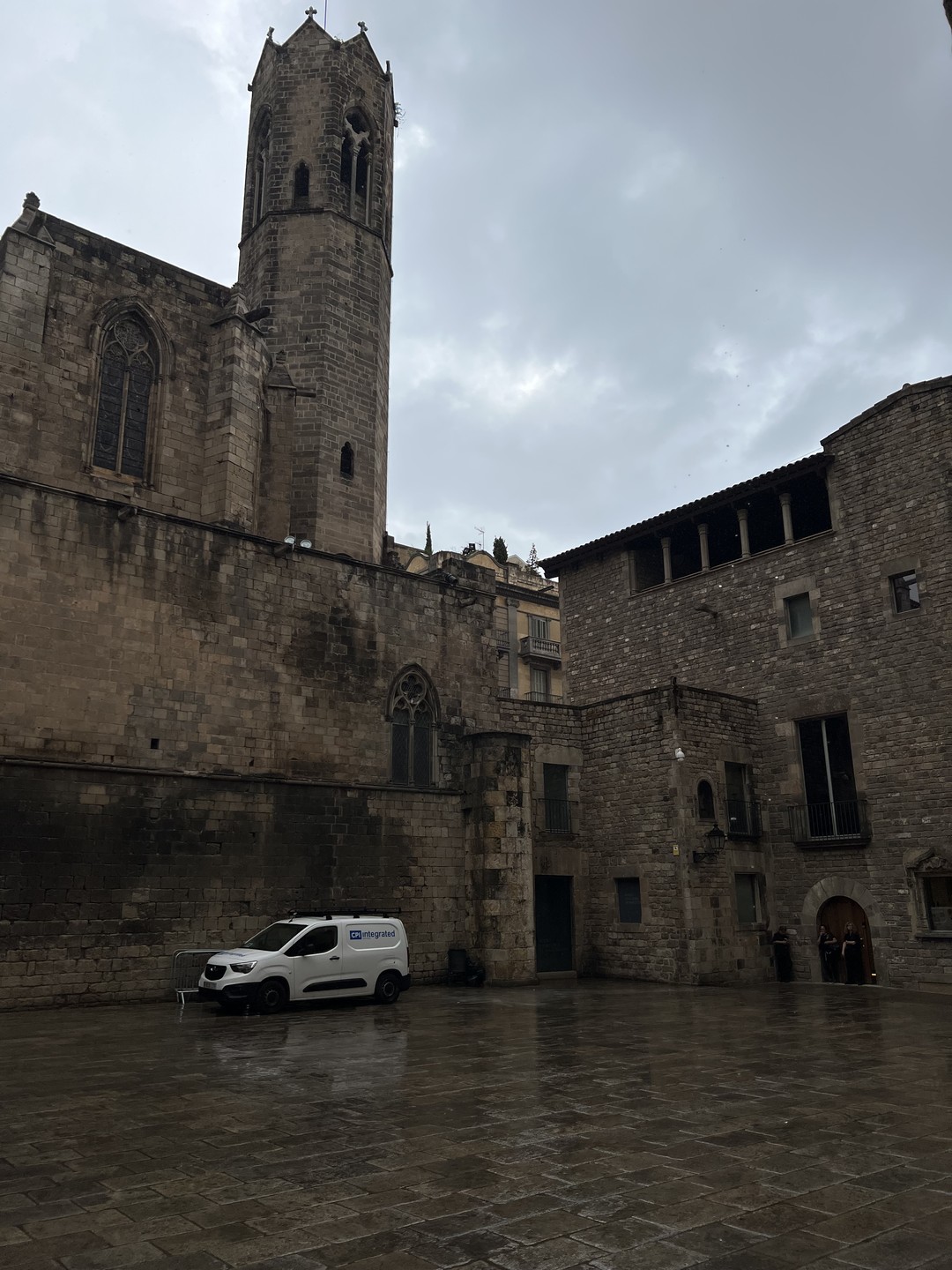 Благодарим Александра, за волшебную презентацию Барселоны❤️, а также за проявленную помощью в решении наших вопросов