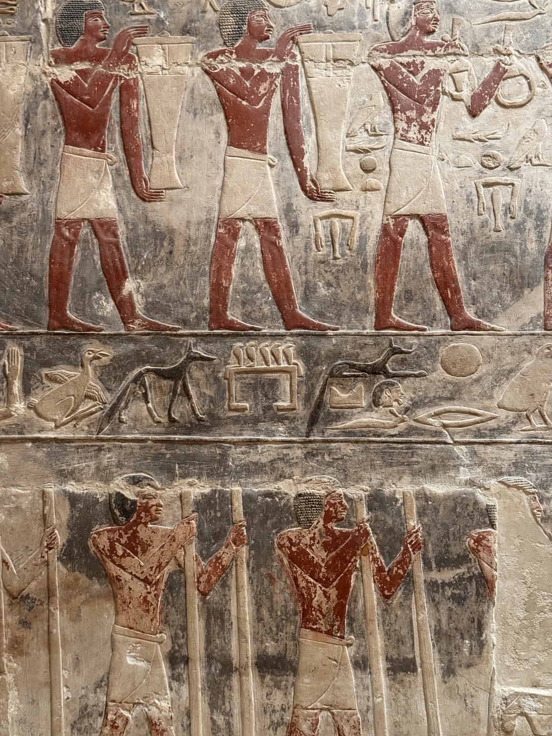 Отличная экскурсия по пирамидам! Узнали много нового, маршрут был продуман, никакой суеты. Гид Ахмед профессионал своего