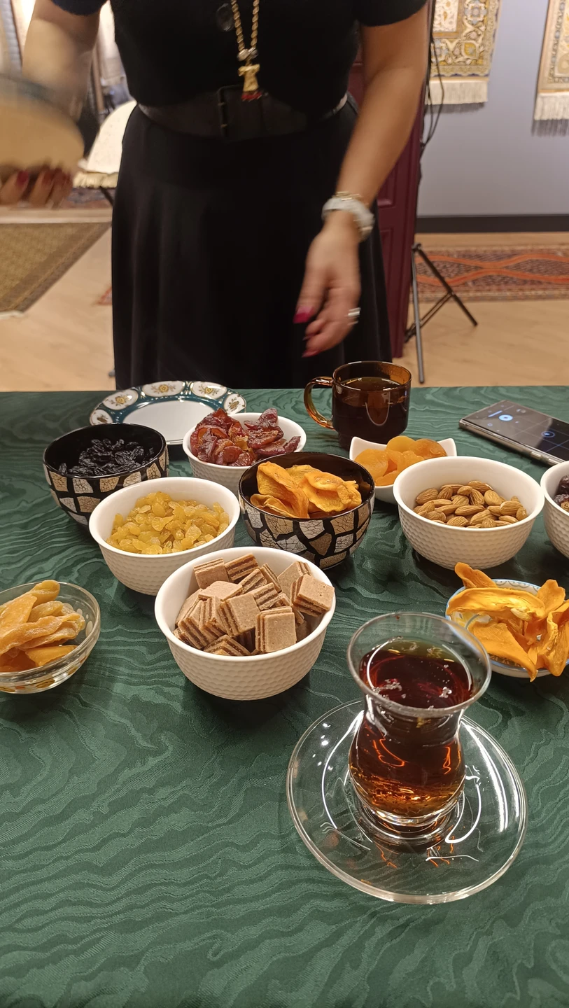 Совершенно не разбираюсь в коврах, но это не важно: музей классный, Нармина тоже, истории о них