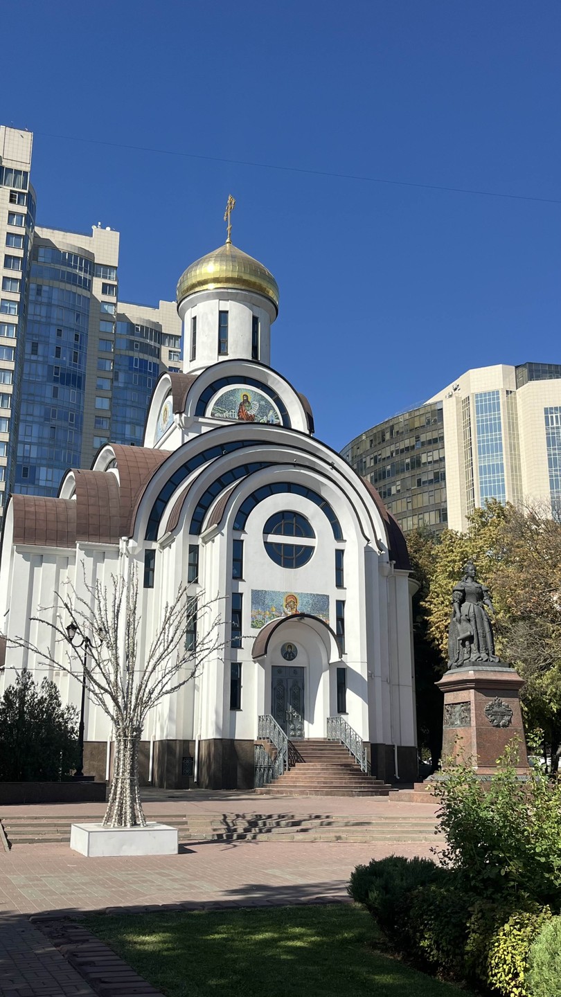 Спасибо большое Павлу за экскурсию. Гид пришел без опоздания (слегка заранее), немного скромный мужчина. Он не