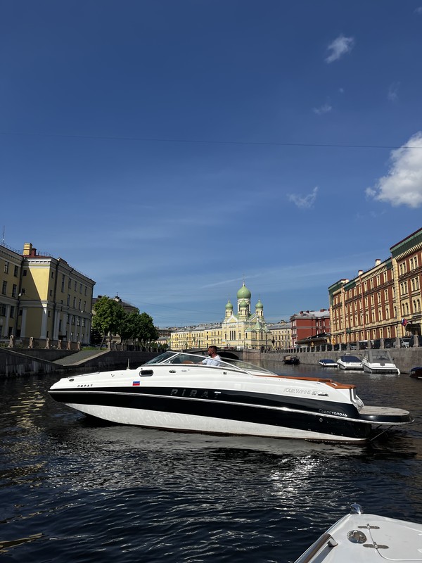 Фото к экскурсии Петербург на воде: уютный пикник на катере