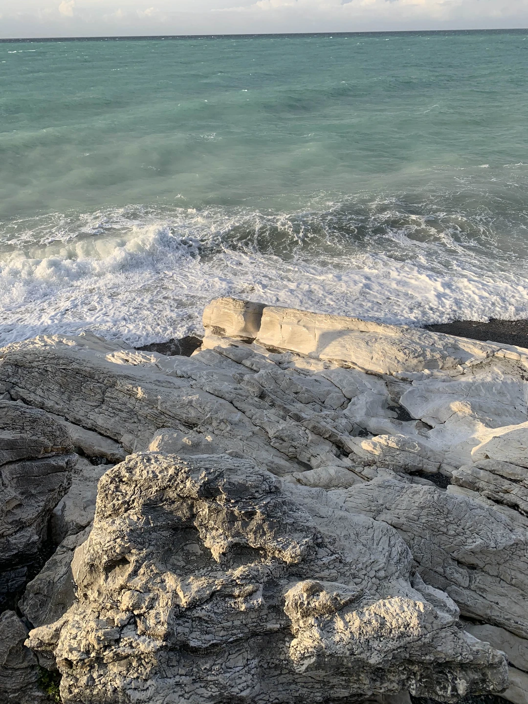 Экскурсия очень понравилась, поездка по Абхазии была на УАЗ Патриот мини-группами из 8 человек в машине,