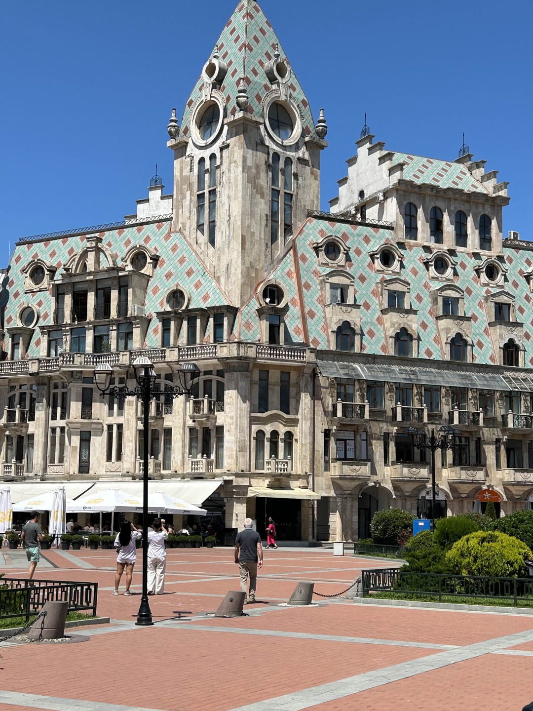 Экскурсия и гид отличные. Показал основные локации. Посоветовал, что посетить и где кушать. Батуми - очень красивый город.