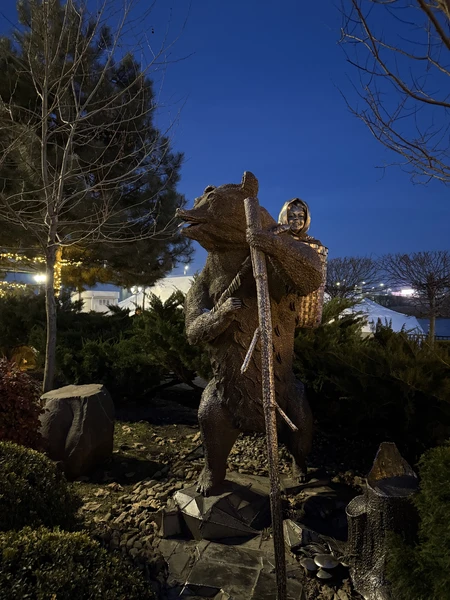 Сергей отличный эрудированный экскурсовод, абсолютно на любые темы, экскурсия гибкая поэтому какая тема больше интересна спрашивайте