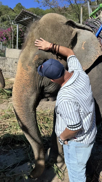 гид Михаил просто восторг, окружил заботой, ни о чем не парились, на родельбане покатались, зверушек погладили