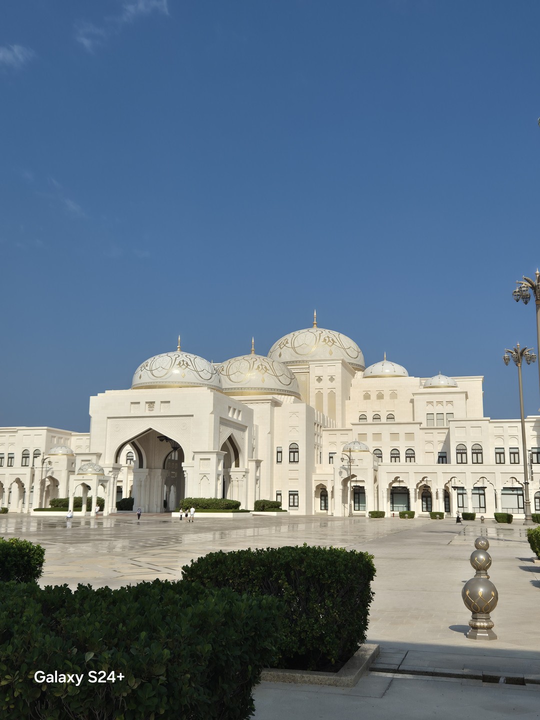 Кирилл просто супер гид. Просто,доходчиво,понятно. Самое роскошное в Абу Даби произвело впечатление стараниями гида. Чистая пятёрка