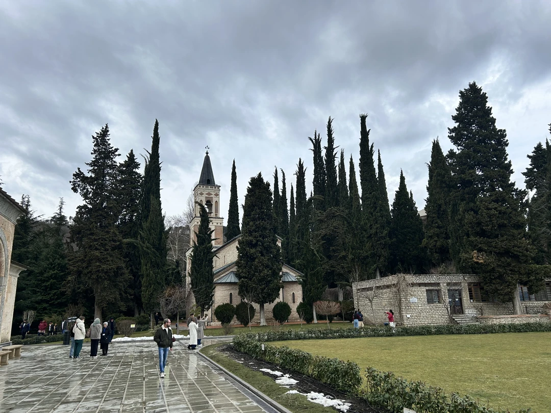 Очень приятная экскурсия. Владимир замечательный рассказчик, с прекрасным чувством юмора, со знанием истории и своего дела