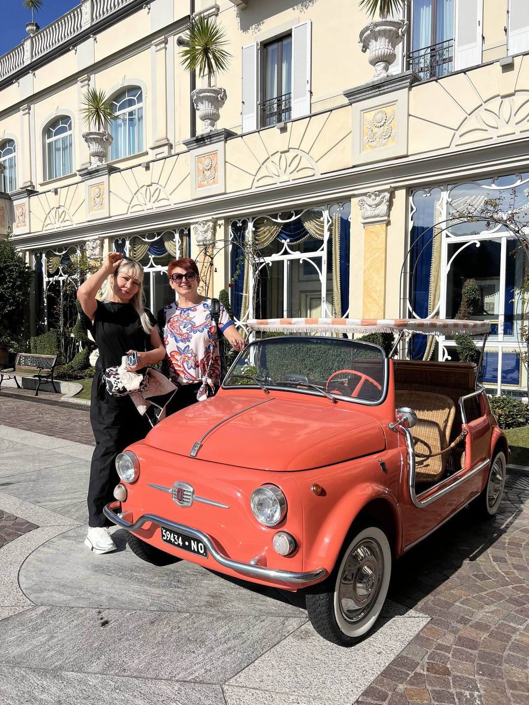 Тиана-прекрасный гид, встретила, все показала и рассказала убедительно! Дворец на острове Bella -это чудо из чудес!