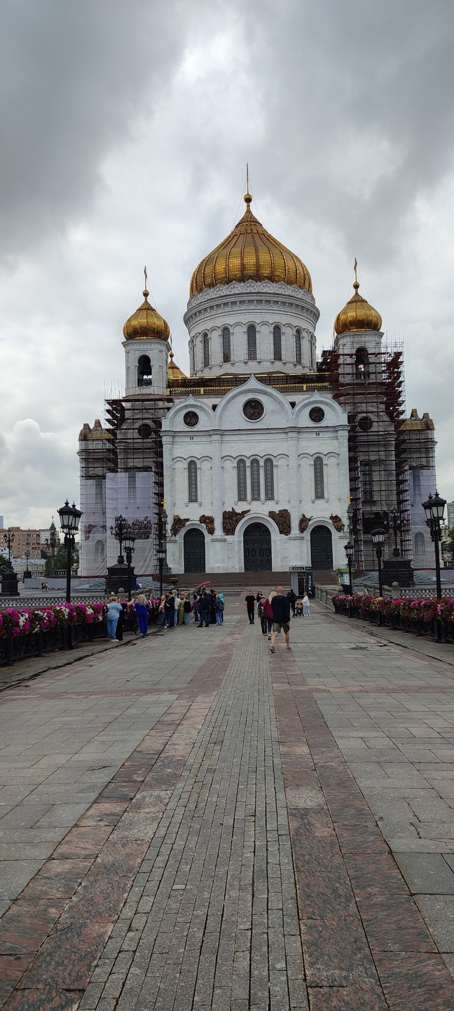 Добрый вечер! Сегодня была на экскурсии в Храме Христа Спасителя. Гидом была Анастасия. Анастасия, большое спасибо