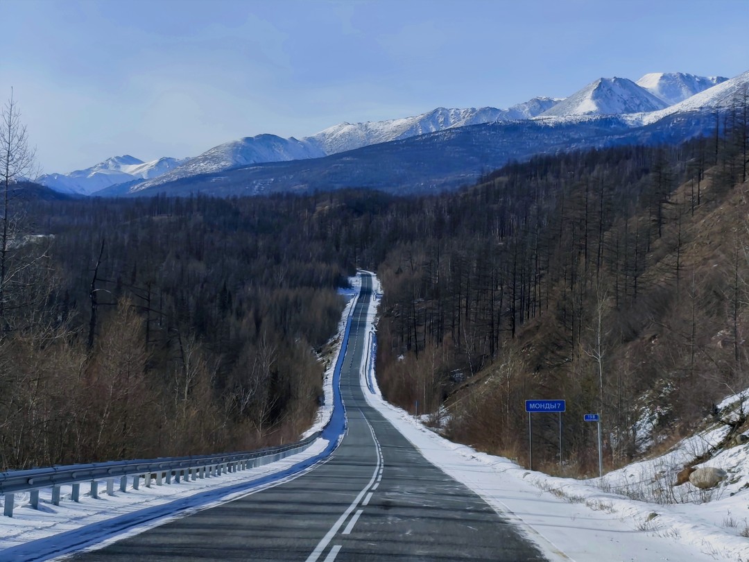 Недавно мне посчастливилось отправиться в путешествие по Тункинской долине на внедорожнике, и это было просто потрясающе!