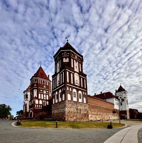 Замки Беларуси: групповая экскурсия в Мир и Несвиж из Минска (olesaastafeva325@gmail.com)