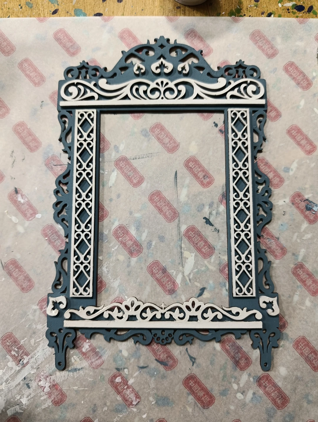 Полюбовавшись наличниками Суздаля, решили сходить на этот мастер-класс. Понравилось всё: от студии до результата! Работать с