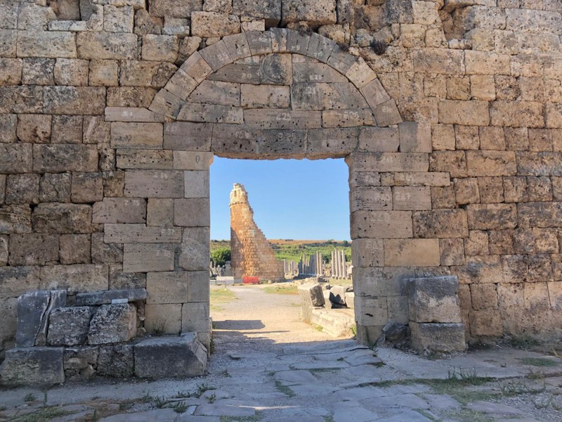 Сбежать из Антальи: античный город Перге