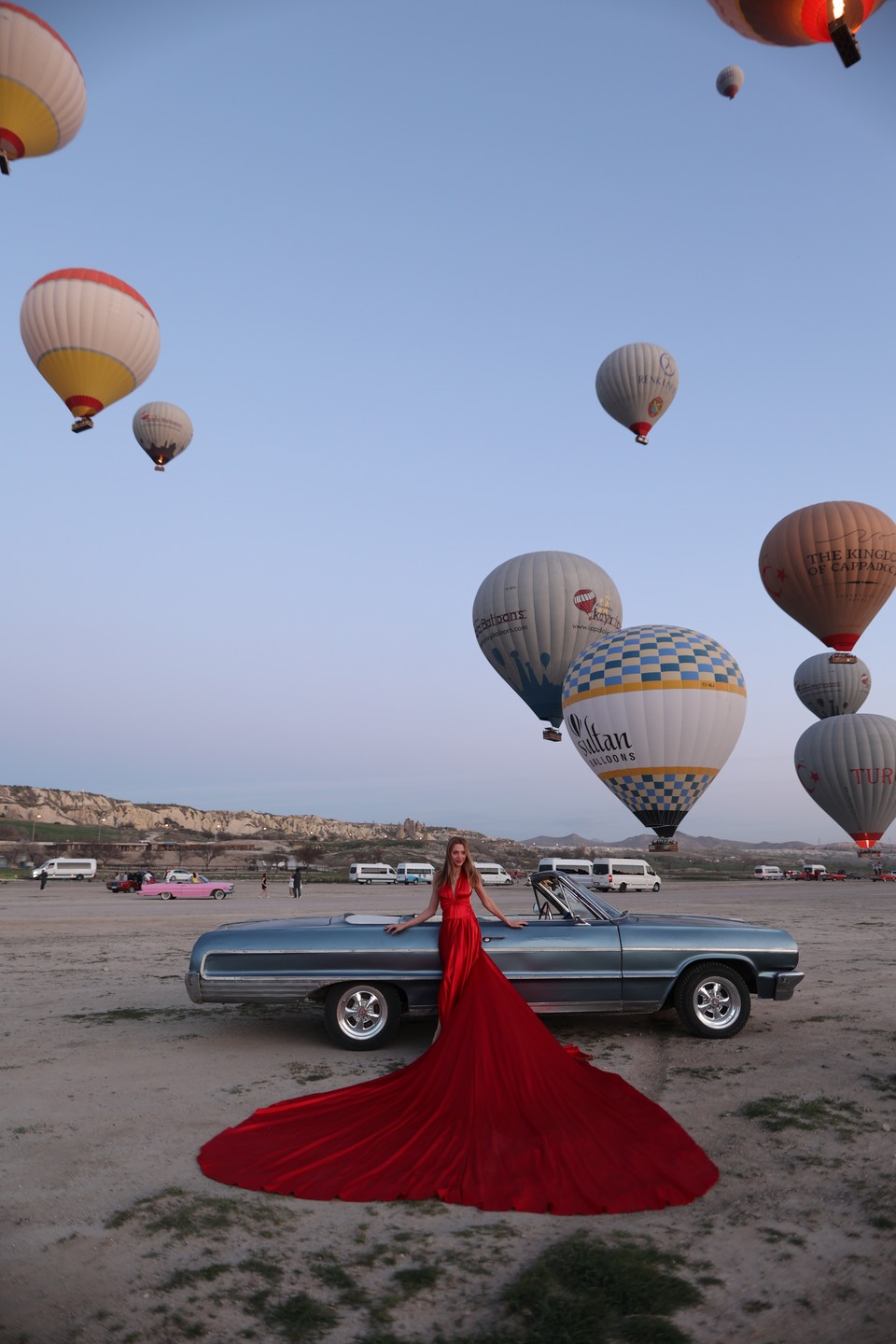 Получилась замечательная, яркая фотосессия!) все очень хорошо организовано, учитывалась смена местоположения Шаров) Было очень комфортно работать)