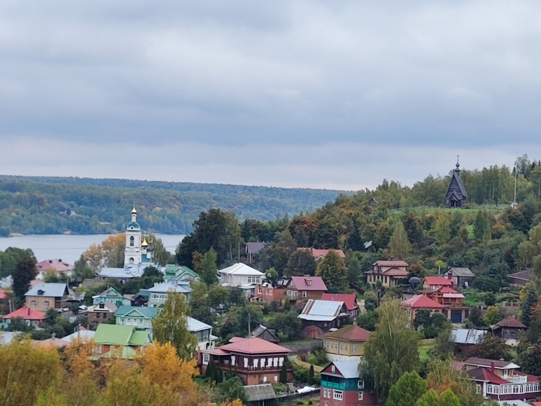 Великолепная экскурсия,благодаря Ольге узнали много интересного о городе. Мы были с собакой,Ольга провела нас комфортным маршрутом