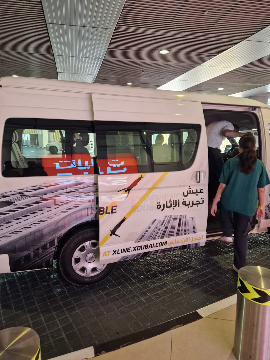 Очень понравился полет. Всё хорошо организовано, сотрудники вежливые, чёткие. Достаточно быстро всех оформили, взвесли, внесли данные