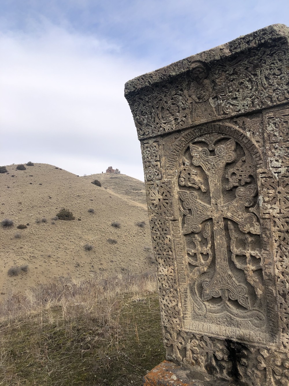 Пешком к заброшенному монастырю Авуц Тар — из Еревана (11/18)