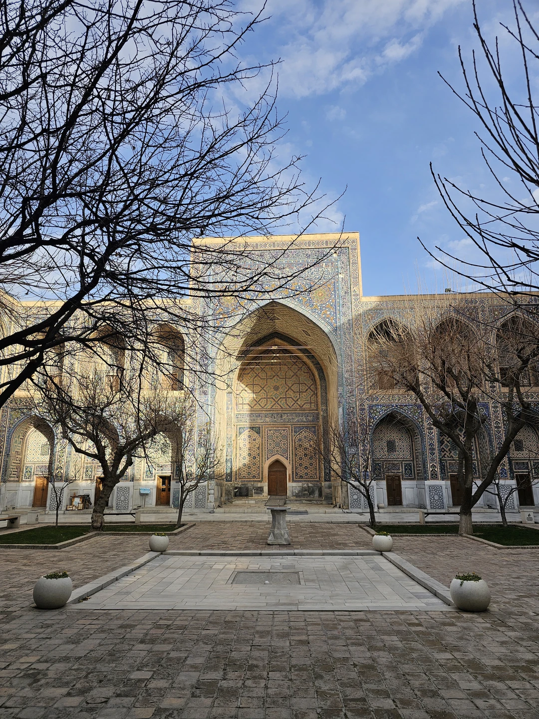 Очень понравилась экскурсия! Шухрат отличный гид, очень интересно рассказывает, живая структурированная подача информации, три часа пролетели