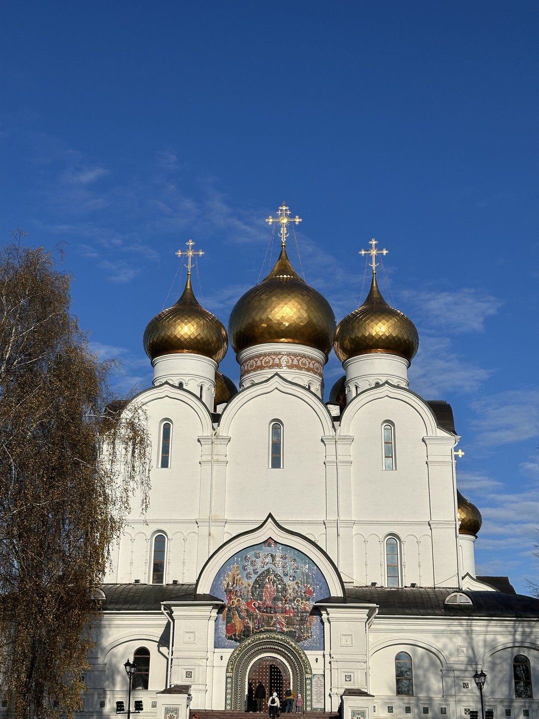 Приехали в Ярославль большой компанией из Санкт-Петербурга и Москвы. Олег очень интересно рассказывал про свой город
