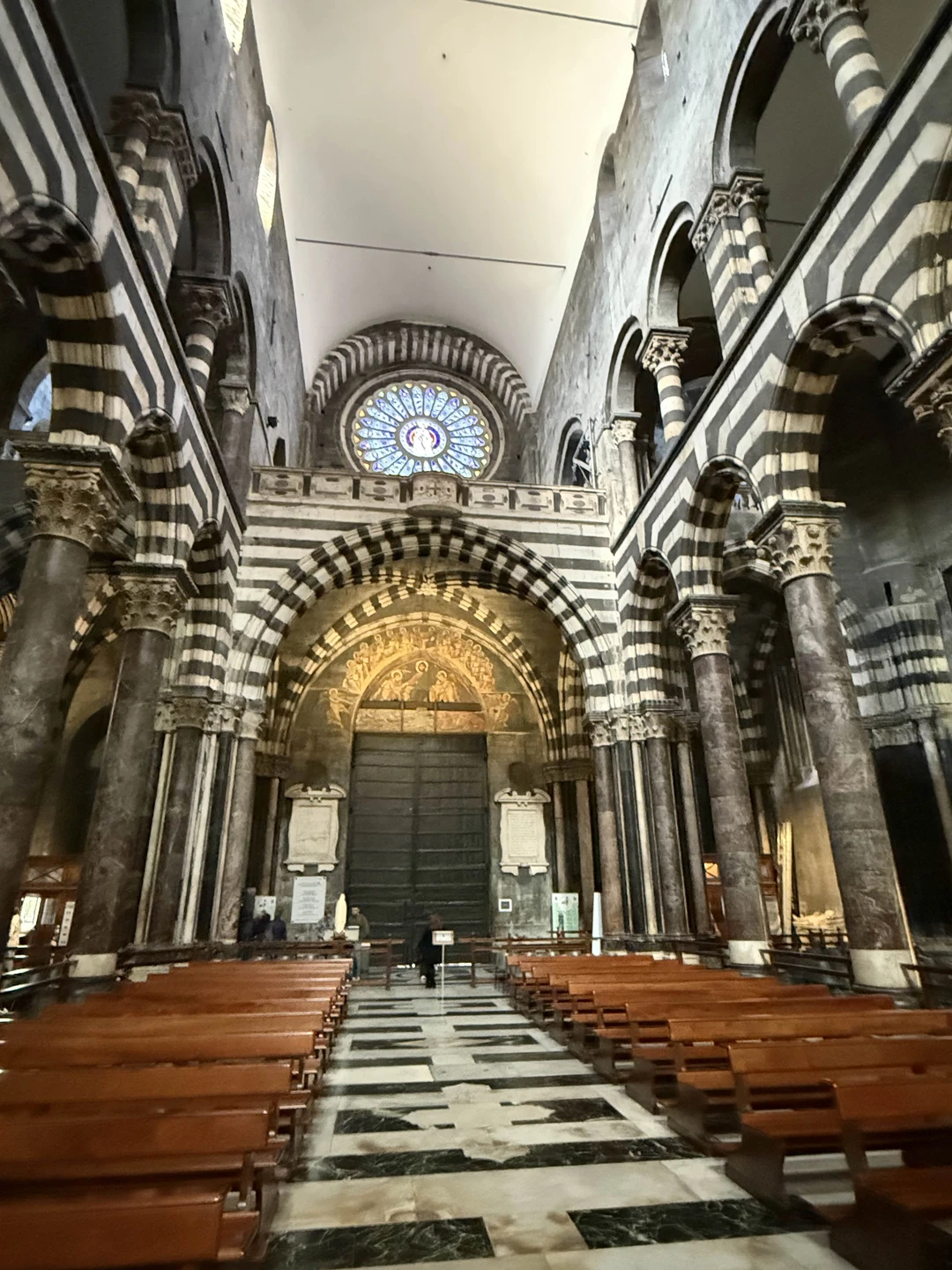 Если вы хотите увидеть и услышать о городе лучшего гида представить трудно. Интересные и захватывающие рассказы