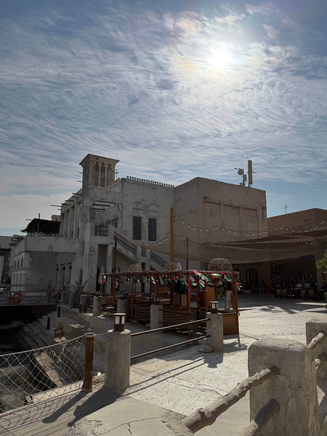 Прогулялись с Максимом по старому Дубаю. Прошлись по улочкам, где начиналась история, посетили музей кофе, прокатились